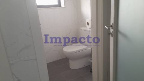 Armazém para venda em Canelas, Vila Nova de Gaia