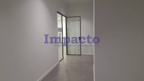 Armazém para venda em Canelas, Vila Nova de Gaia