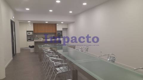 Armazém para venda em Canelas, Vila Nova de Gaia