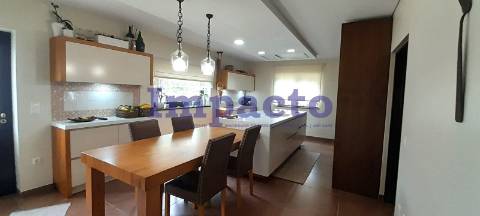 Moradia Térrea, Renovada a escassos minutos de S.João da Madeira