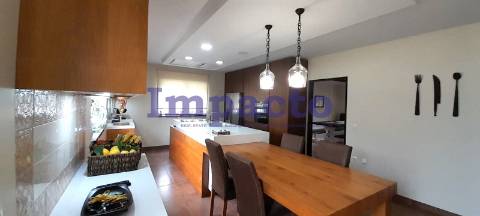 Moradia Térrea, Renovada a escassos minutos de S.João da Madeira