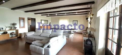 Moradia Térrea, Renovada a escassos minutos de S.João da Madeira