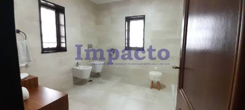 Moradia Térrea, Renovada a escassos minutos de S.João da Madeira