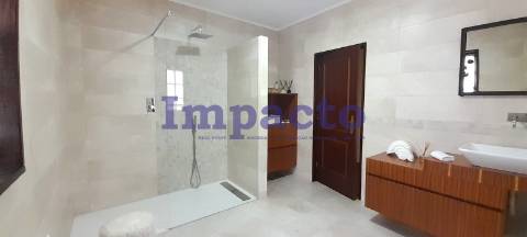 Moradia Térrea, Renovada a escassos minutos de S.João da Madeira