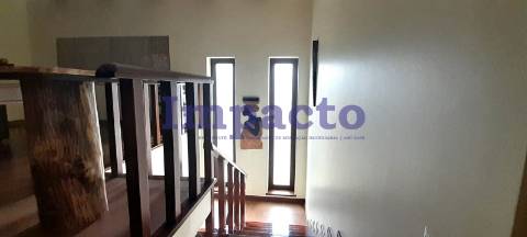 Moradia Térrea, Renovada a escassos minutos de S.João da Madeira