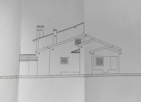Venda Judicial de Moradia de rés-do-chão e 1.º andar com anexo e logradouro em Chão de Couce