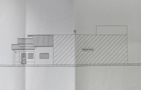 Venda Judicial de Moradia de rés-do-chão e 1.º andar com anexo e logradouro em Chão de Couce