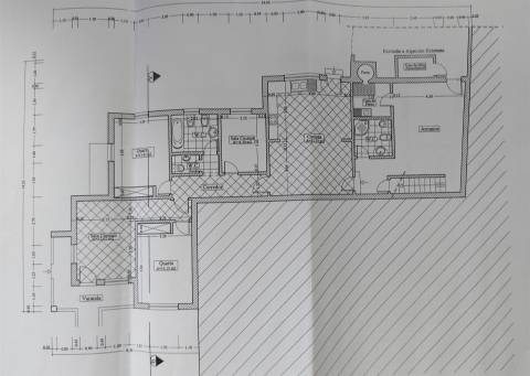 Venda Judicial de Moradia de rés-do-chão e 1.º andar com anexo e logradouro em Chão de Couce