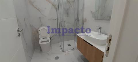 Loja para arrendar em São João da Madeira.