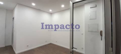 Loja para arrendar em São João da Madeira.