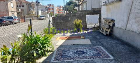 2 Moradias T2 para remodelar em São João da Madeira.