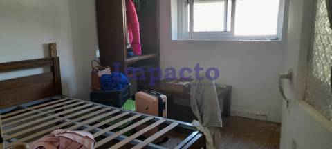 2 Moradias T2 para remodelar em São João da Madeira.