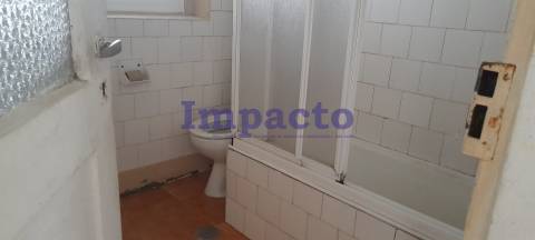 2 Moradias T2 para remodelar em São João da Madeira.