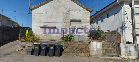 2 Moradias T2 para remodelar em São João da Madeira.