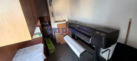 Escritório para arrendar em São João da Madeira.