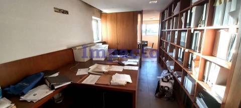 Escritório para arrendar em São João da Madeira.