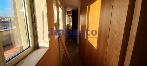 Escritório para arrendar em São João da Madeira.