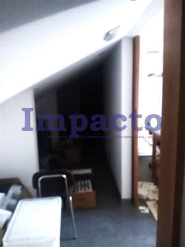 Escritório para arrendar em São João da Madeira.