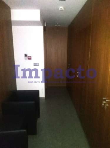 Escritório para arrendar em São João da Madeira.