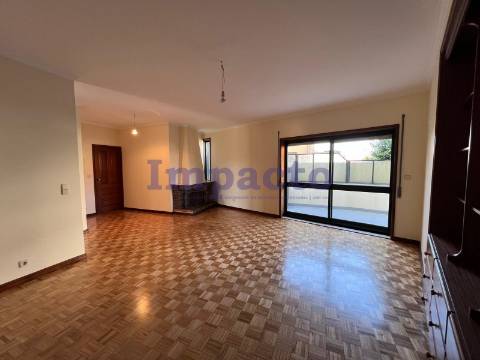 Apartamento T3 em São João da Madeira.