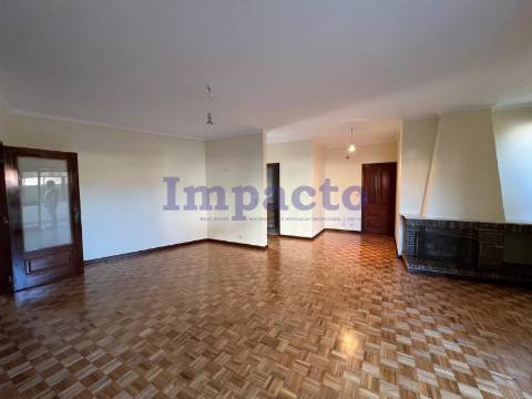 Apartamento T3 em São João da Madeira.