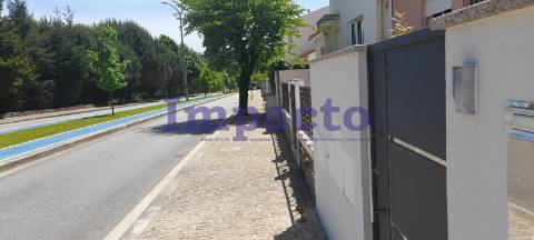 Moradia para remodelar T2 em São João da Madeira