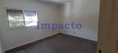 Moradia para remodelar T2 em São João da Madeira