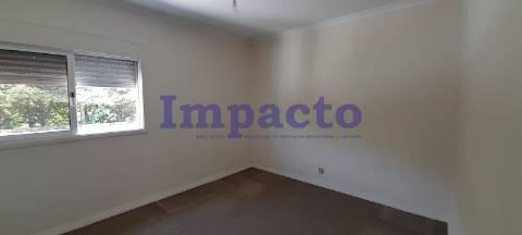 Moradia para remodelar T2 em São João da Madeira