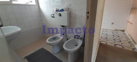 Moradia para remodelar T2 em São João da Madeira