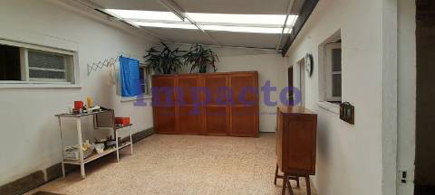 Moradia para remodelar T2 em São João da Madeira