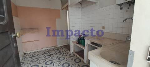 Moradia para remodelar T2 em São João da Madeira