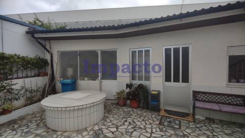 Moradia T3 isolada em São Roque, Oliveira de Azeméis.