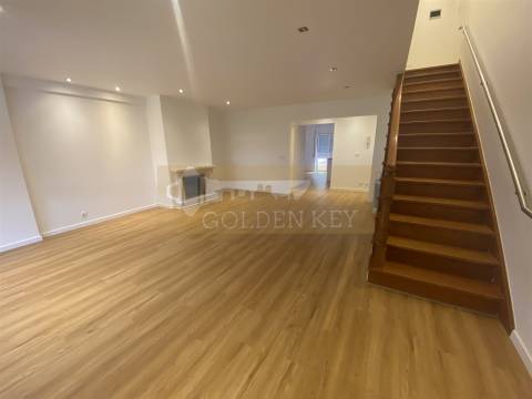 Arrendamento com Opção de Compra Moradia T4