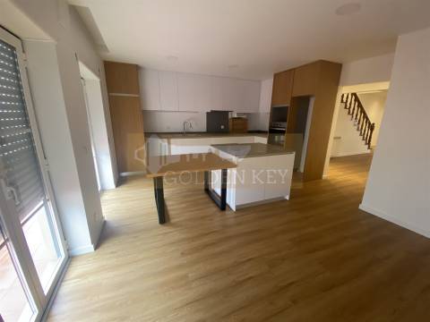 Arrendamento com Opção de Compra Moradia T4