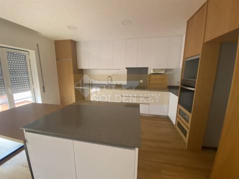 Arrendamento com Opção de Compra Moradia T4