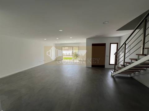 Moradia Geminada T5 Venda em Marrazes e Barosa,Leiria