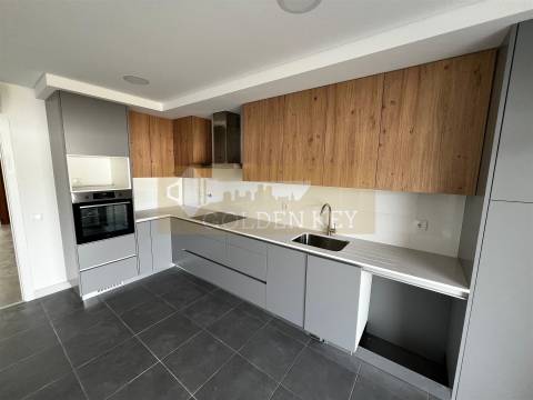 Moradia Geminada T5 Venda em Marrazes e Barosa,Leiria