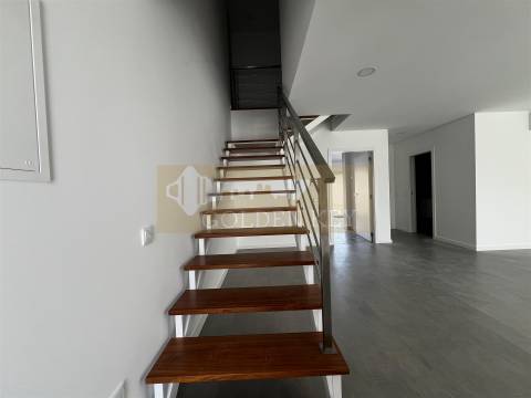 Moradia Geminada T5 Venda em Marrazes e Barosa,Leiria