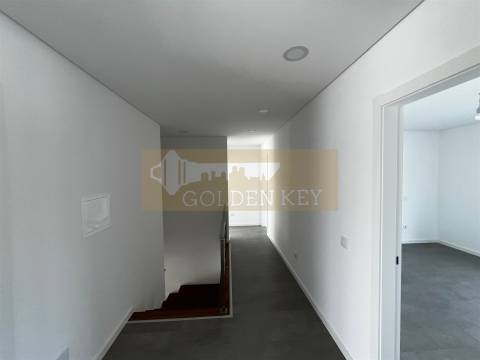 Moradia Geminada T5 Venda em Marrazes e Barosa,Leiria