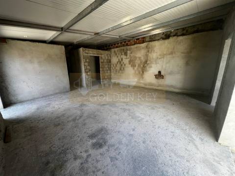 Moradia T3+1 em Construção