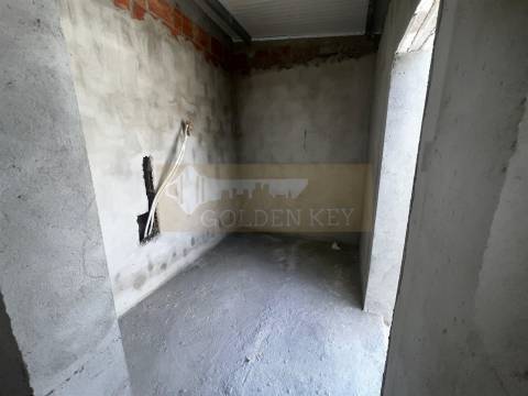 Moradia T3+1 em Construção