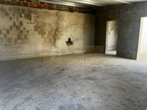 Moradia T3+1 em Construção