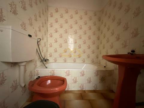 Loja perta das escolas na Figueira da Foz