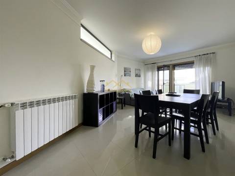 Apartamento T2 c/Garagem e piscina a 500 Metros da Praia de Buarcos