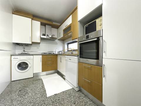 Apartamento T2 c/Garagem e piscina a 500 Metros da Praia de Buarcos