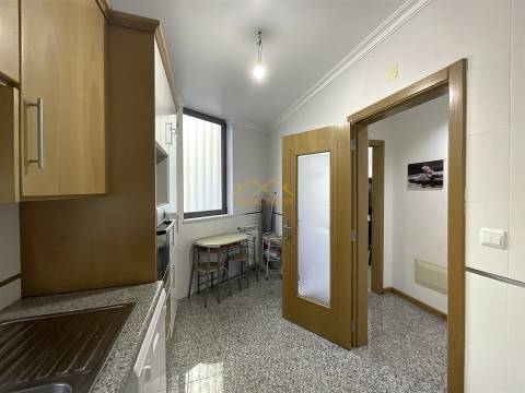 Apartamento T2 c/Garagem e piscina a 500 Metros da Praia de Buarcos