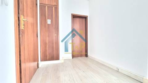 Escritório  Arrendamento em Lordelo do Ouro e Massarelos,Porto