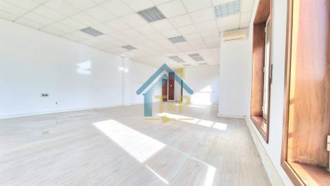 Escritório  Arrendamento em Lordelo do Ouro e Massarelos,Porto