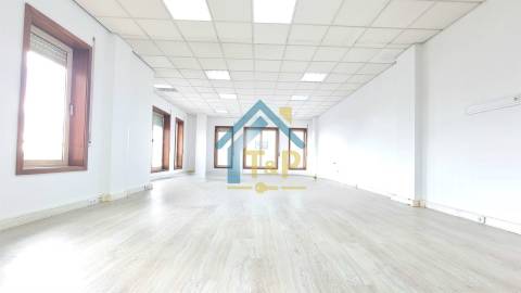 Escritório  Arrendamento em Lordelo do Ouro e Massarelos,Porto