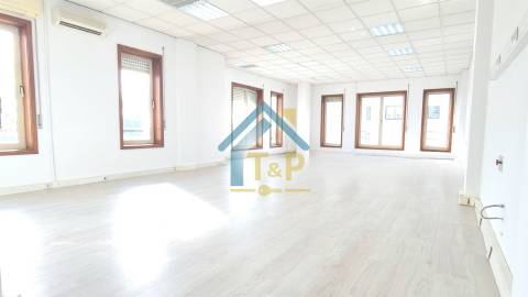 Escritório  Arrendamento em Lordelo do Ouro e Massarelos,Porto